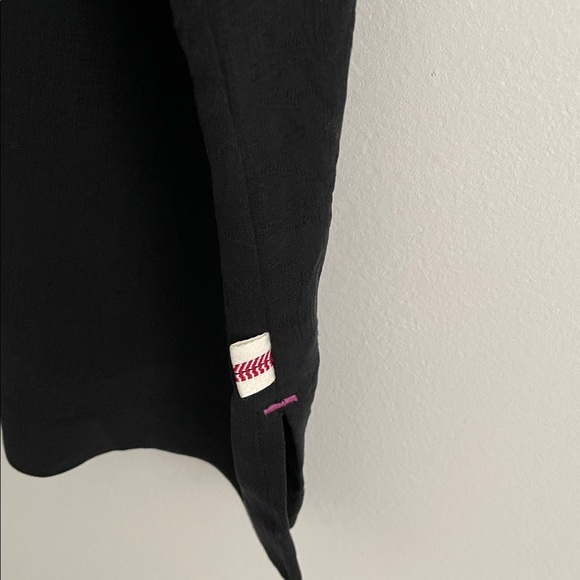 Tommy Bahama Men's XL 100% Silk MLB Baseball
Embroidered Hawaiian Shirt Black sz - Picture 6 of 11